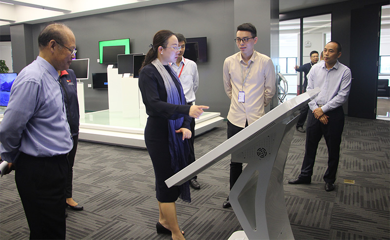 张莉兰主任了解6686体育公司产品使用功能