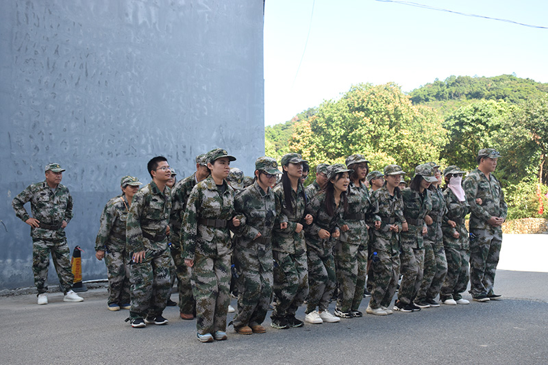 6686体育园区党委举办了以“不忘初心·牢记使命”为主题的主题党日活动