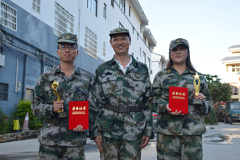 6686体育园区党委举办了以“不忘初心·牢记使命”为主题的主题党日活动